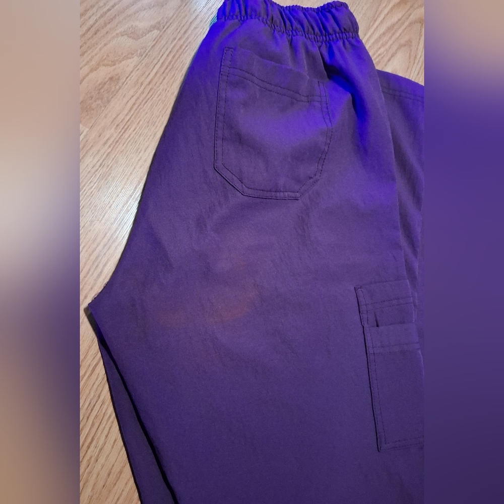 Wonder Wink Vibrant Purple Scrub Set - Picture 6 of 9